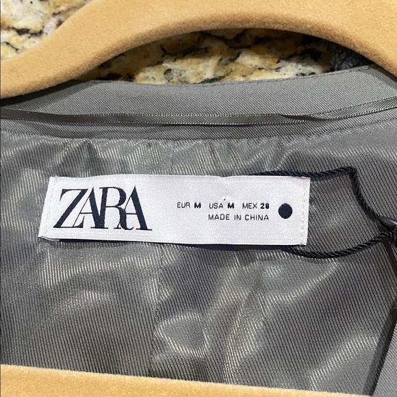 Zara Classic Fit Vest ZW
Collection size M - Picture 9 of 14